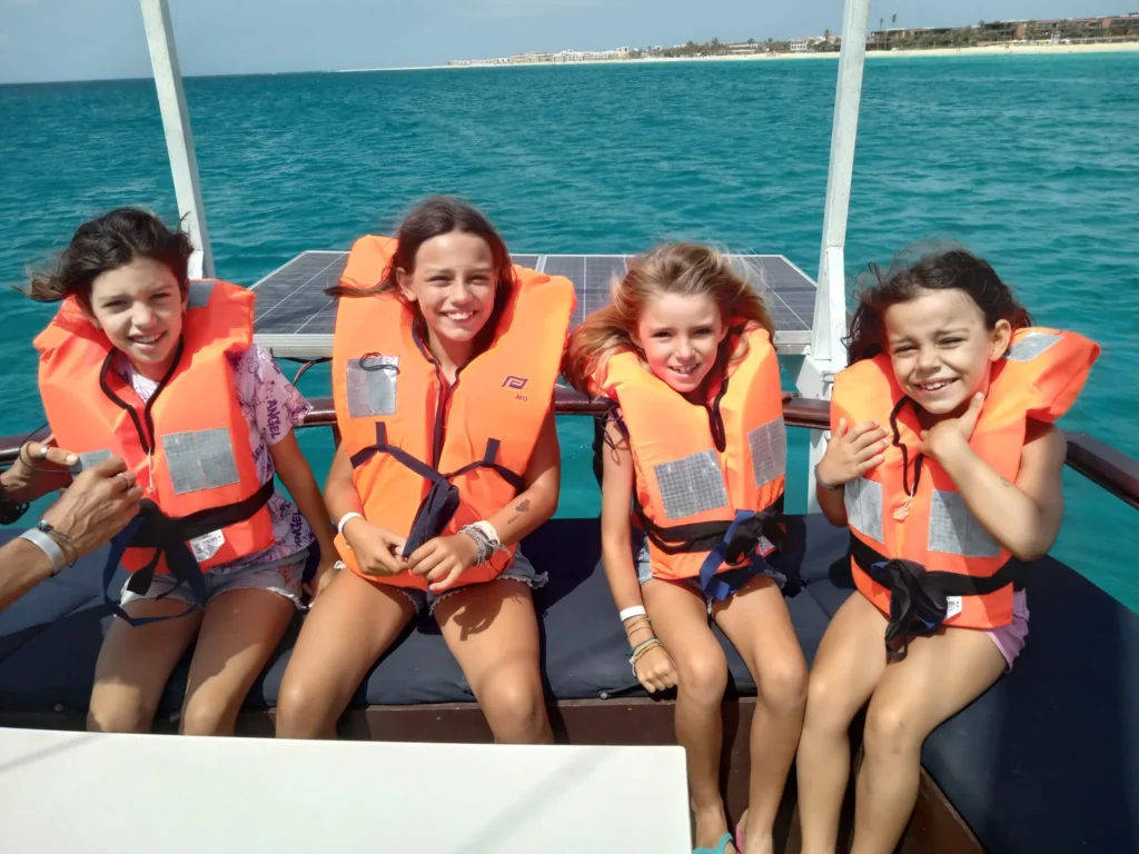 Disfruta de esta maravillosa excursion en barco con snorkeling en isla de sal cabo verde