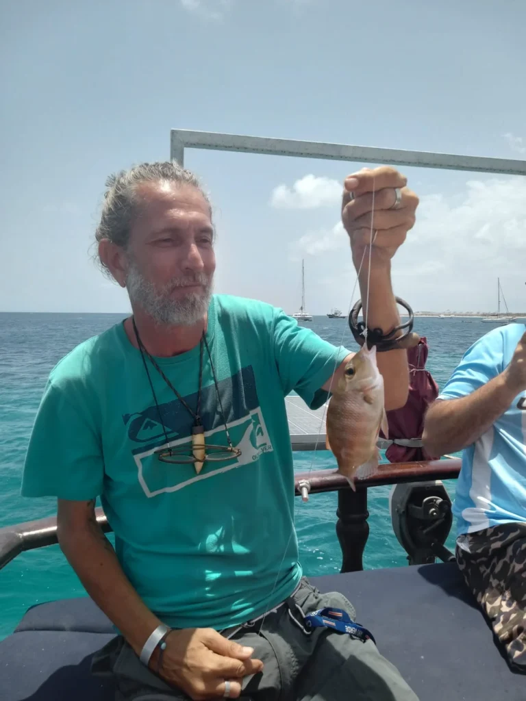 Disfruta de esta maravillosa excursion en barco con snorkeling en isla de sal cabo verde