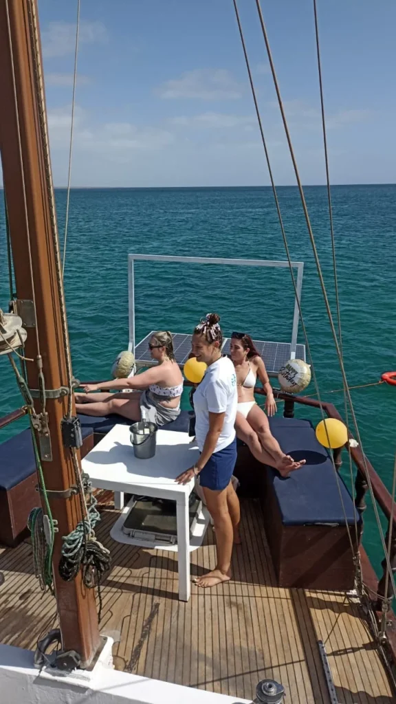 Disfruta de esta maravillosa excursion en barco con snorkeling en isla de sal cabo verde