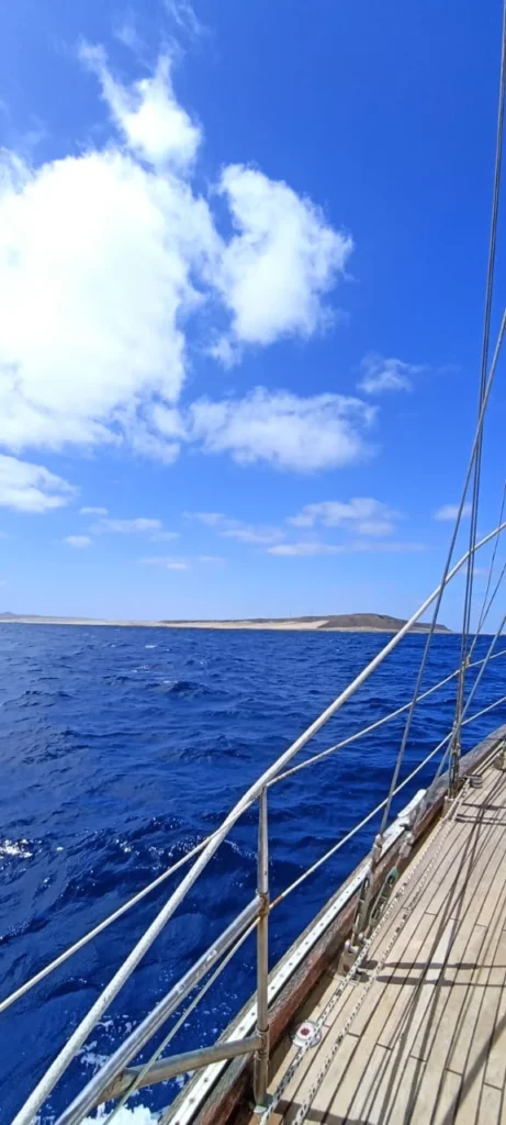 Disfruta de esta maravillosa excursion en barco con snorkeling en isla de sal cabo verde