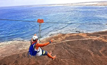 aventura en tirolina ZIPLINE en isla de sal cabo verde