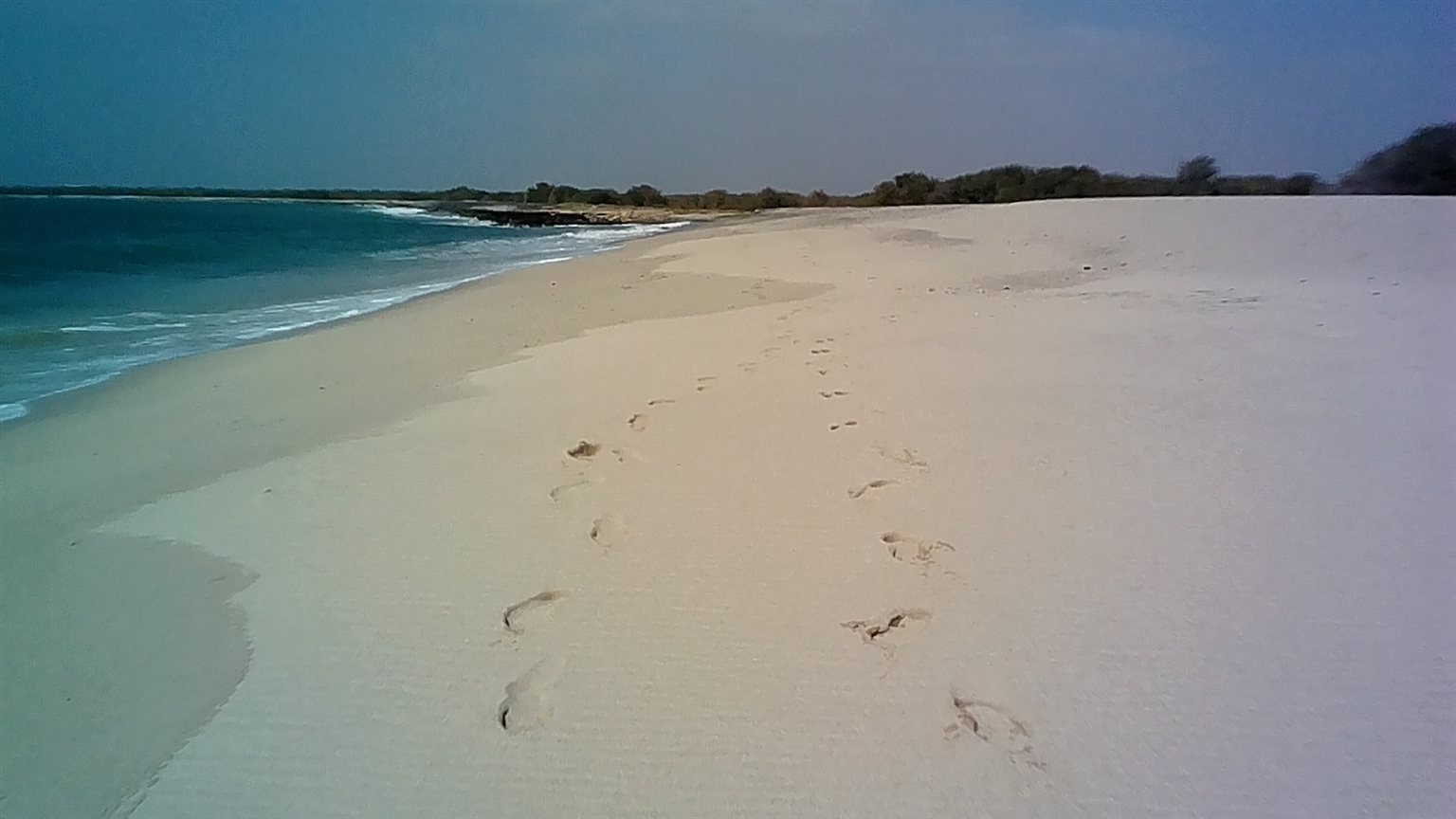 Excursión en Isla de Mayo tour vuelta a la isla día completo: playa de Maio en Cabo Verde